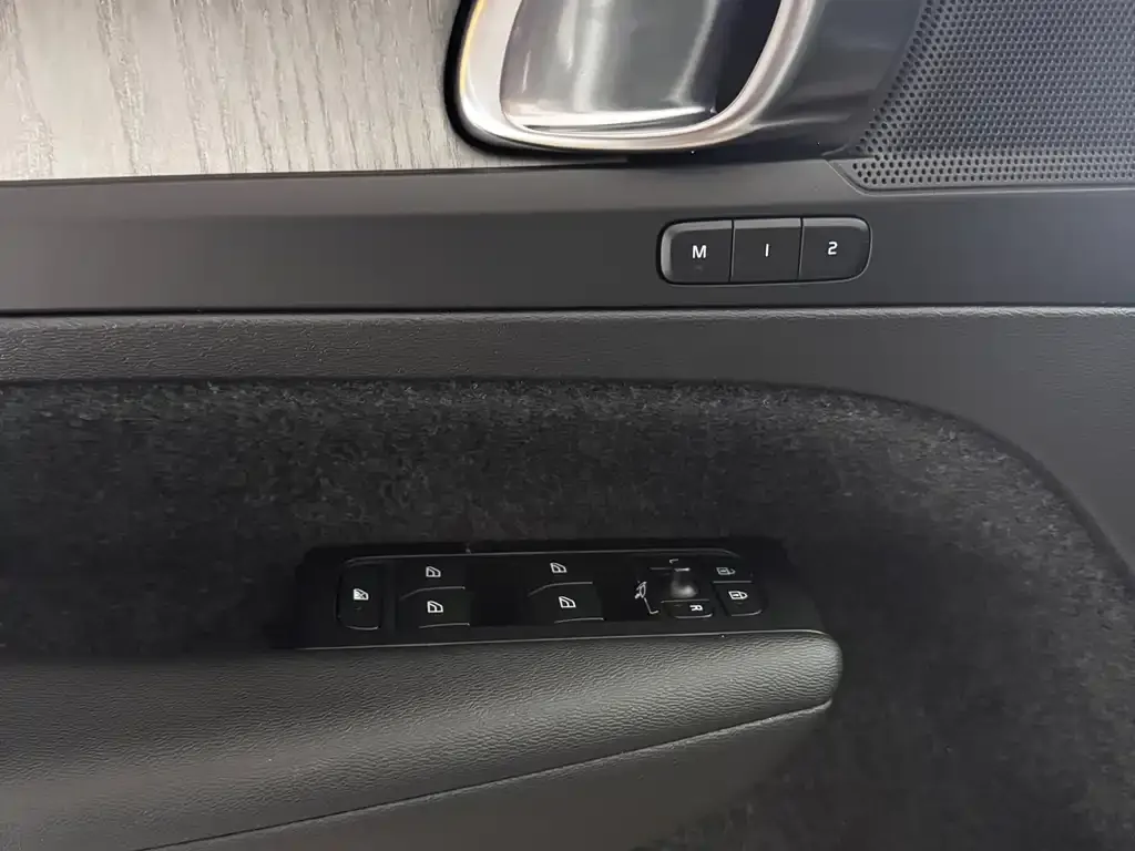 Volvo XC40 2023 из CN, фото 4