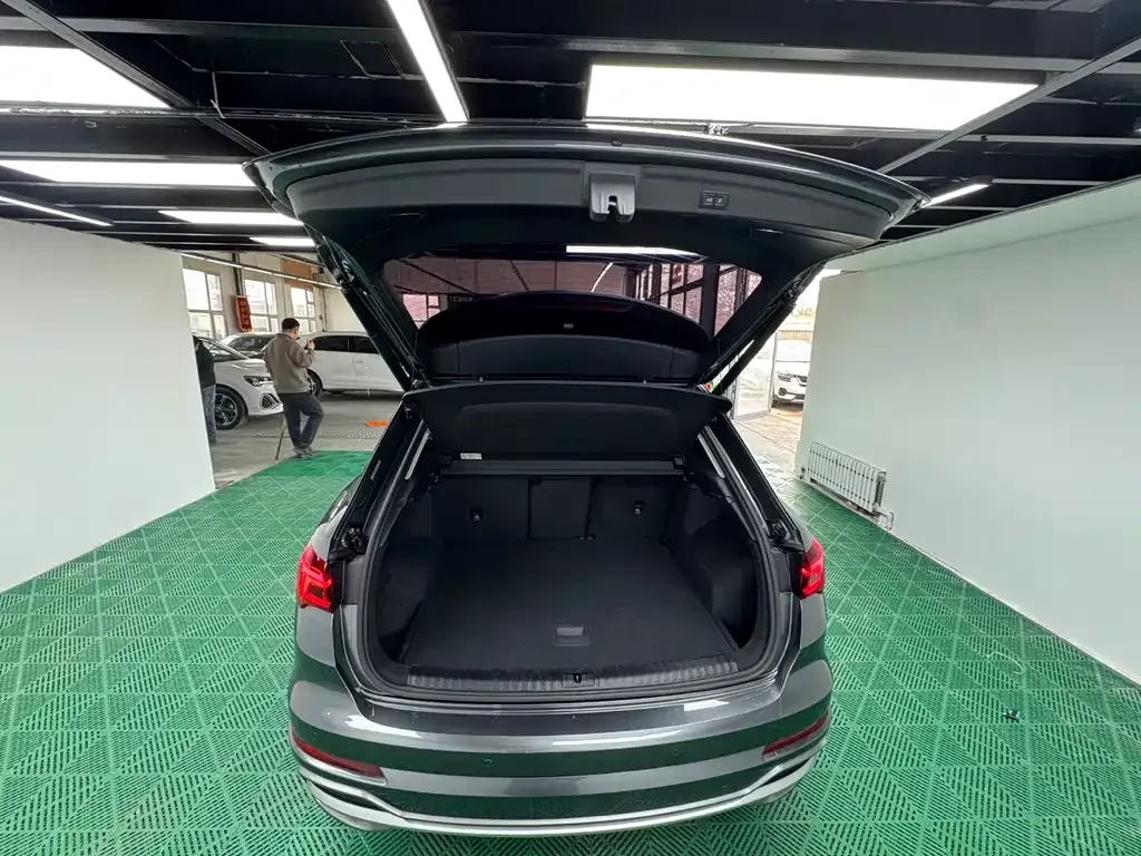 Audi Q3 2023 из CN, фото 4