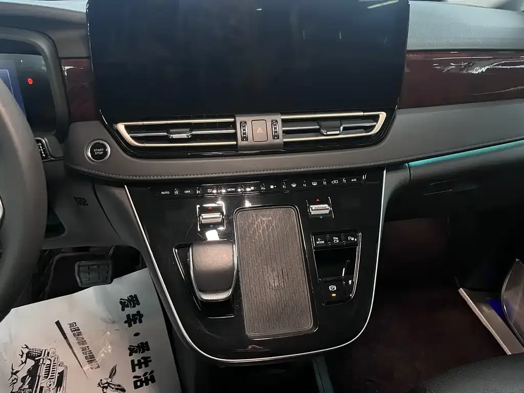 Hongqi HQ9 PHEV 2024 из CN, фото 4