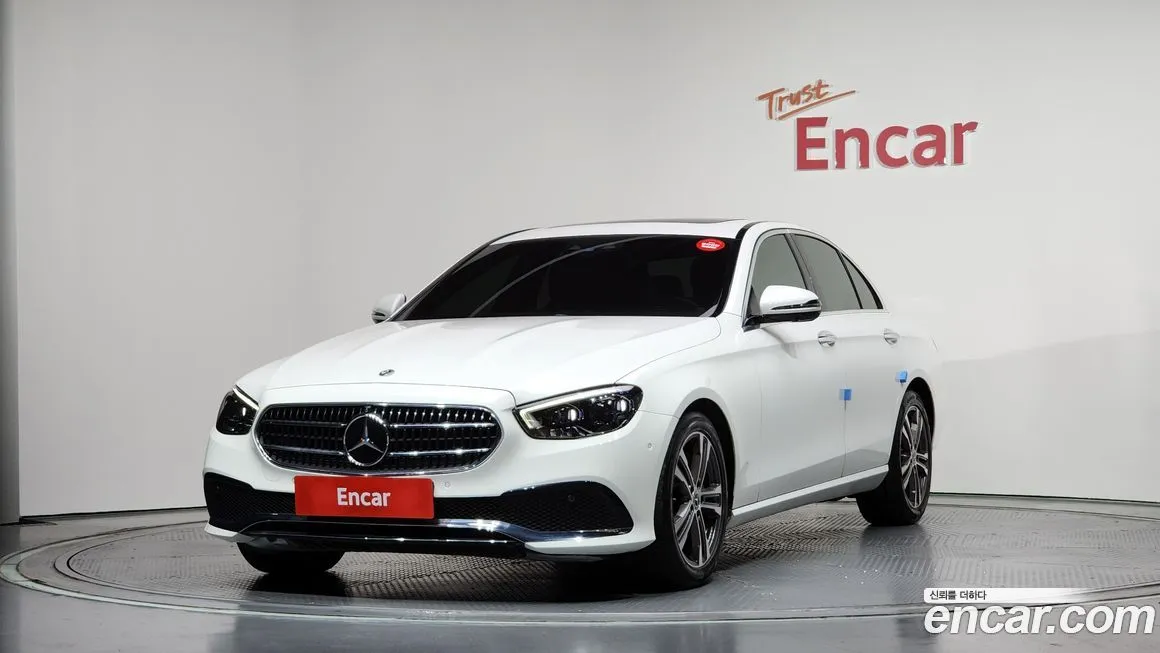 Mercedes-Benz E-Class — фото 1