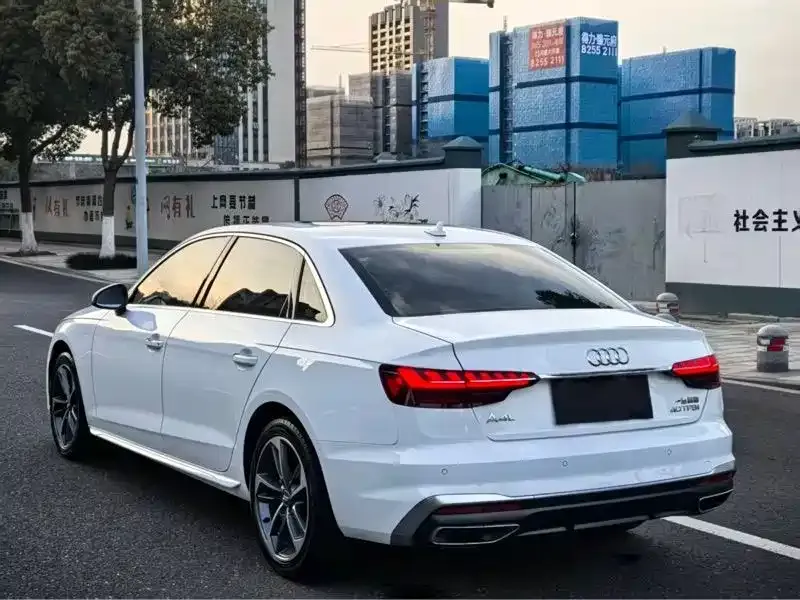 Audi A4L — фото 2