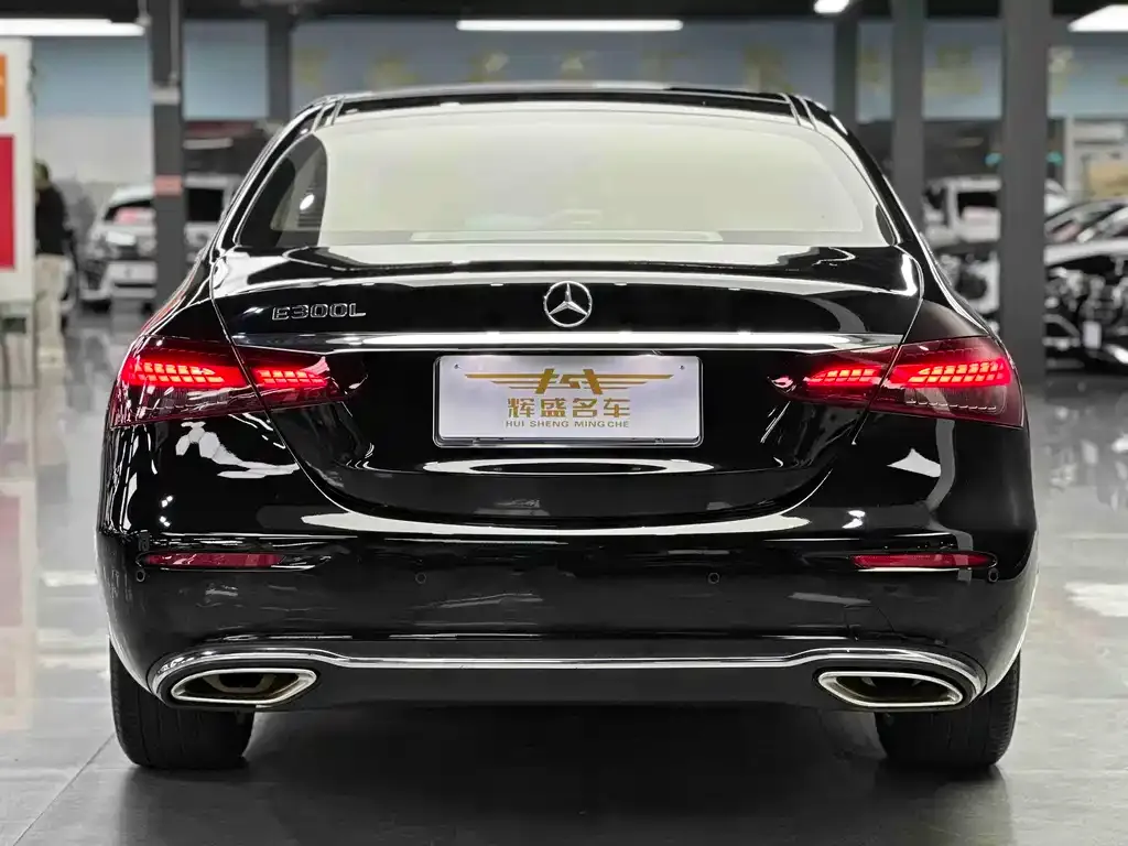 Mercedes-Benz E-Class — фото 2