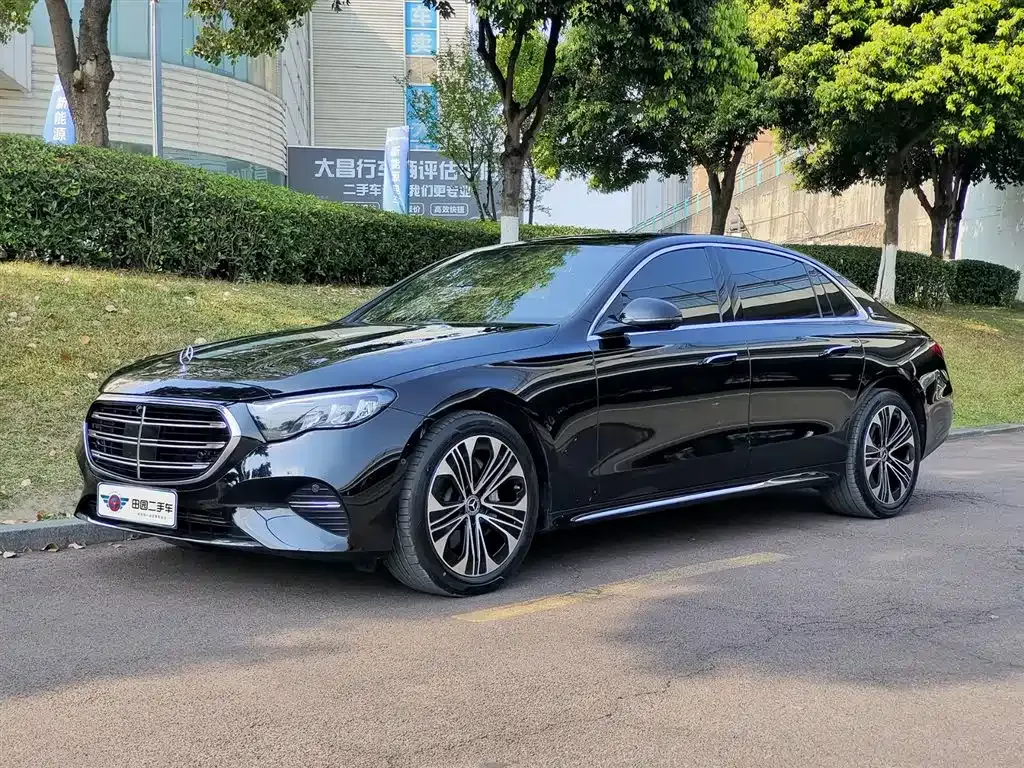 Mercedes-Benz E-Class — фото 1