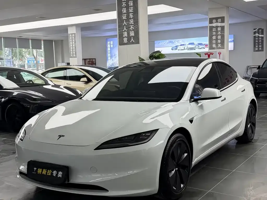 Tesla Model 3 — фото 1