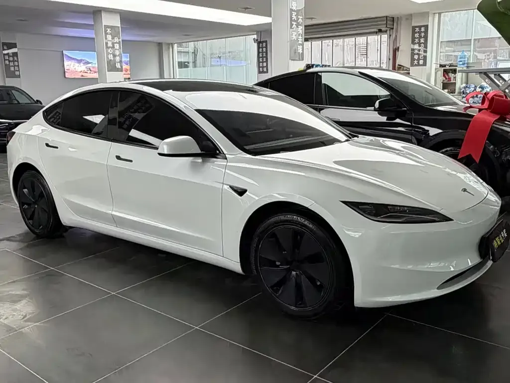 Tesla Model 3 — фото 5