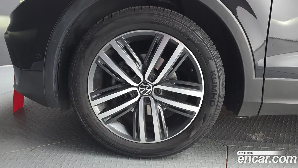 Volkswagen Tiguan — фото 9