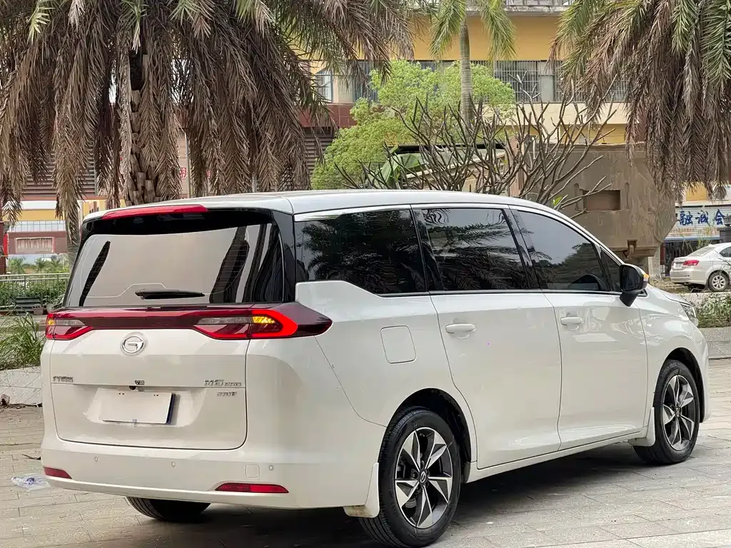 GAC Motor Trumpchi M6 — фото 10