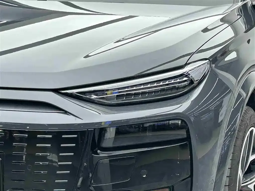 Audi Q6L e-tron — фото 2