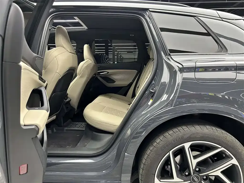 Audi Q6L e-tron — фото 9