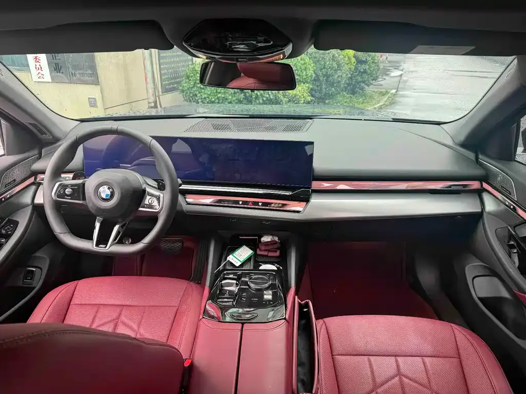 BMW 5 Series 2026 из CN, фото 4