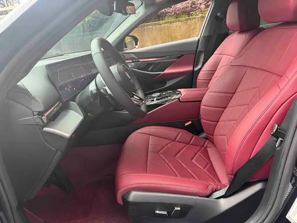 BMW 5 Series 2026 из CN, фото 10