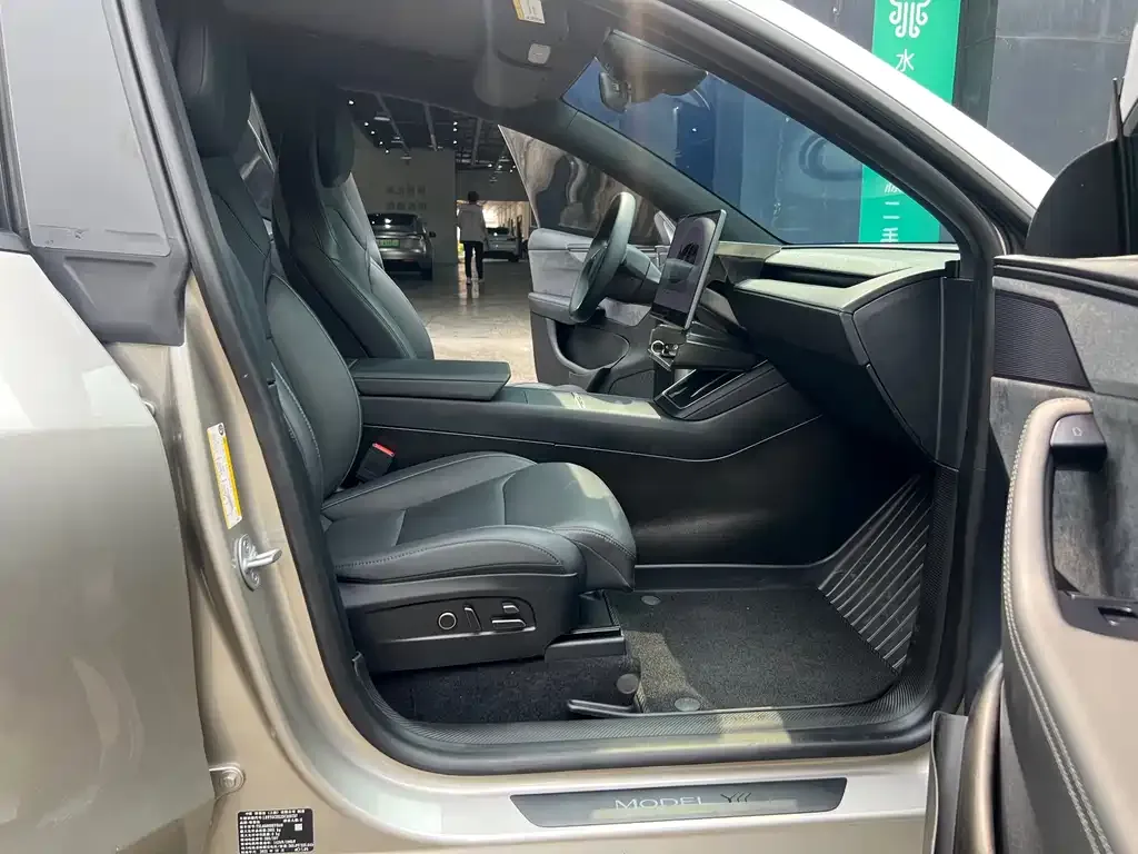 Tesla Model Y L 2025 из CN, фото 3