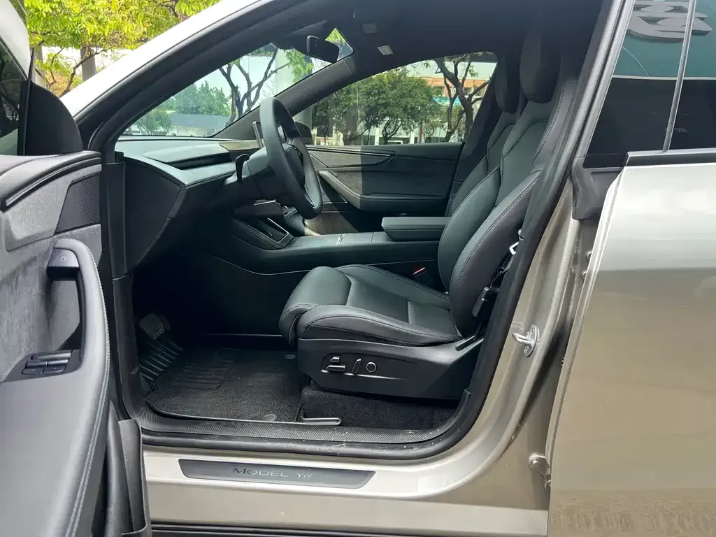 Tesla Model Y L 2025 из CN, фото 5