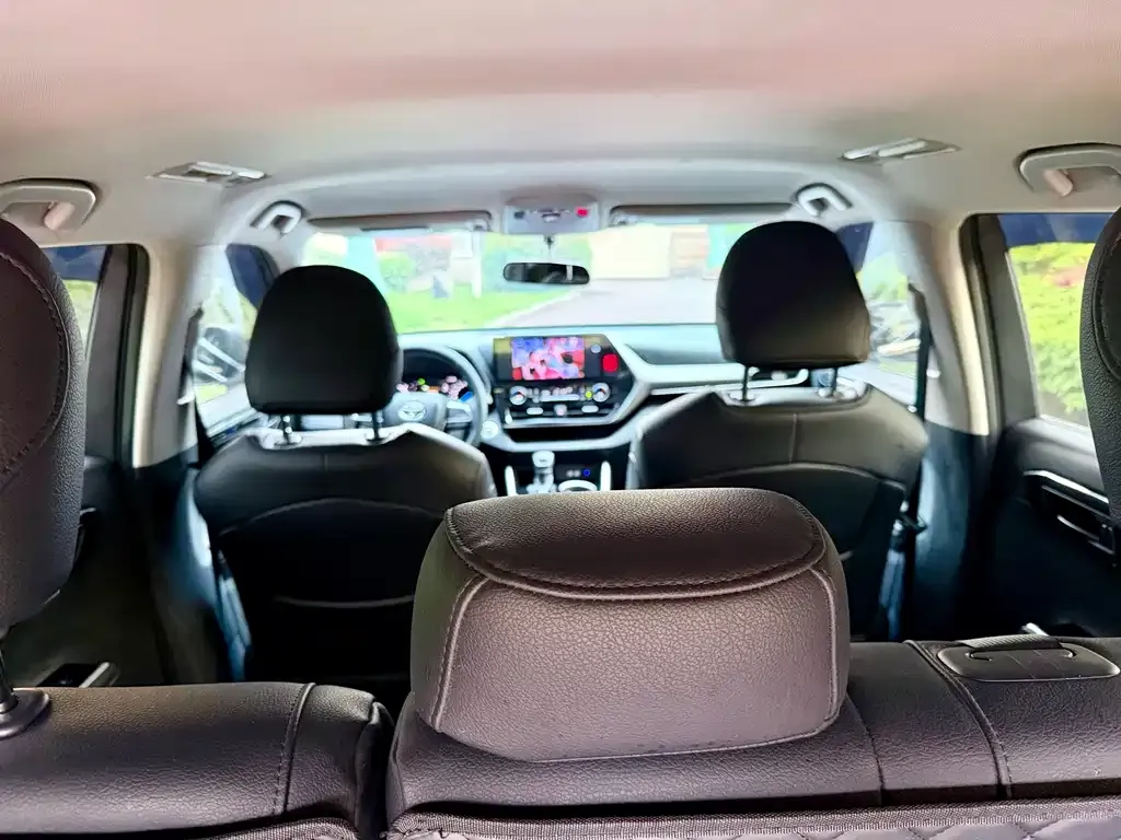 Toyota Highlander — фото 4