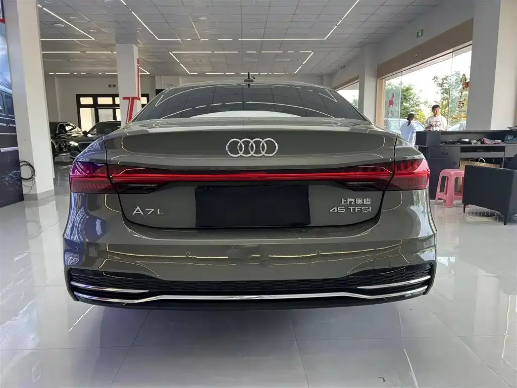 Audi A7L — фото 5