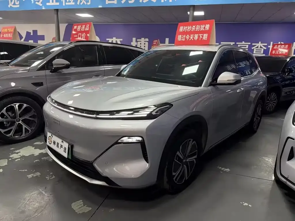 Geely Galaxy Xingjian 7 — фото 1