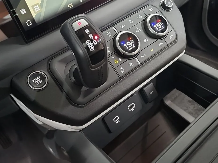 Land Rover Defender 2023 из KR, фото 2