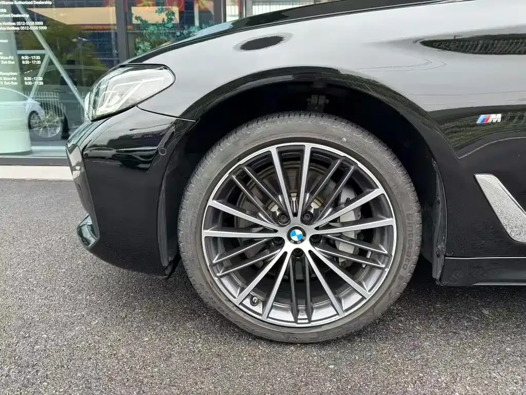 BMW 5 Series — фото 10