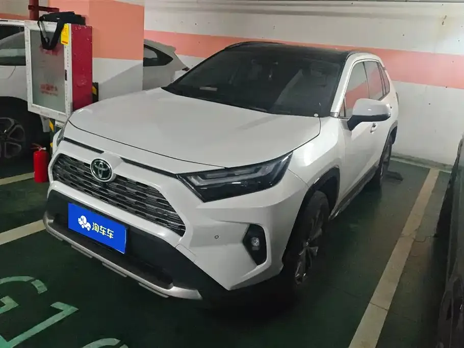 Toyota RAV4 — фото 1