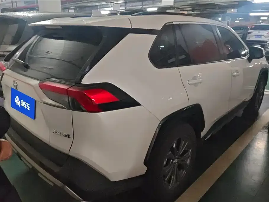 Toyota RAV4 — фото 6