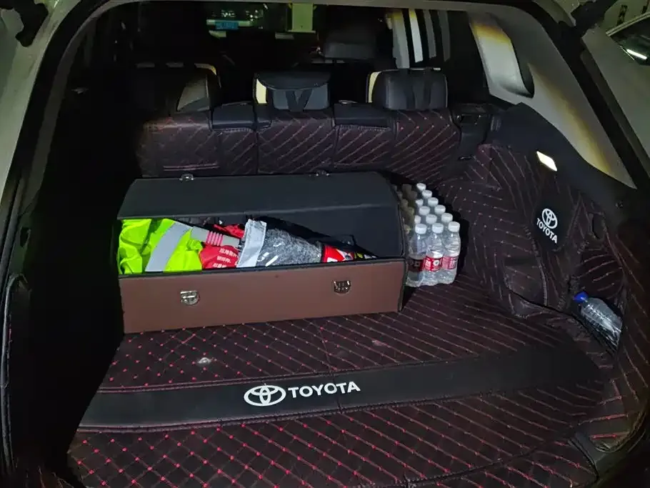Toyota RAV4 — фото 8