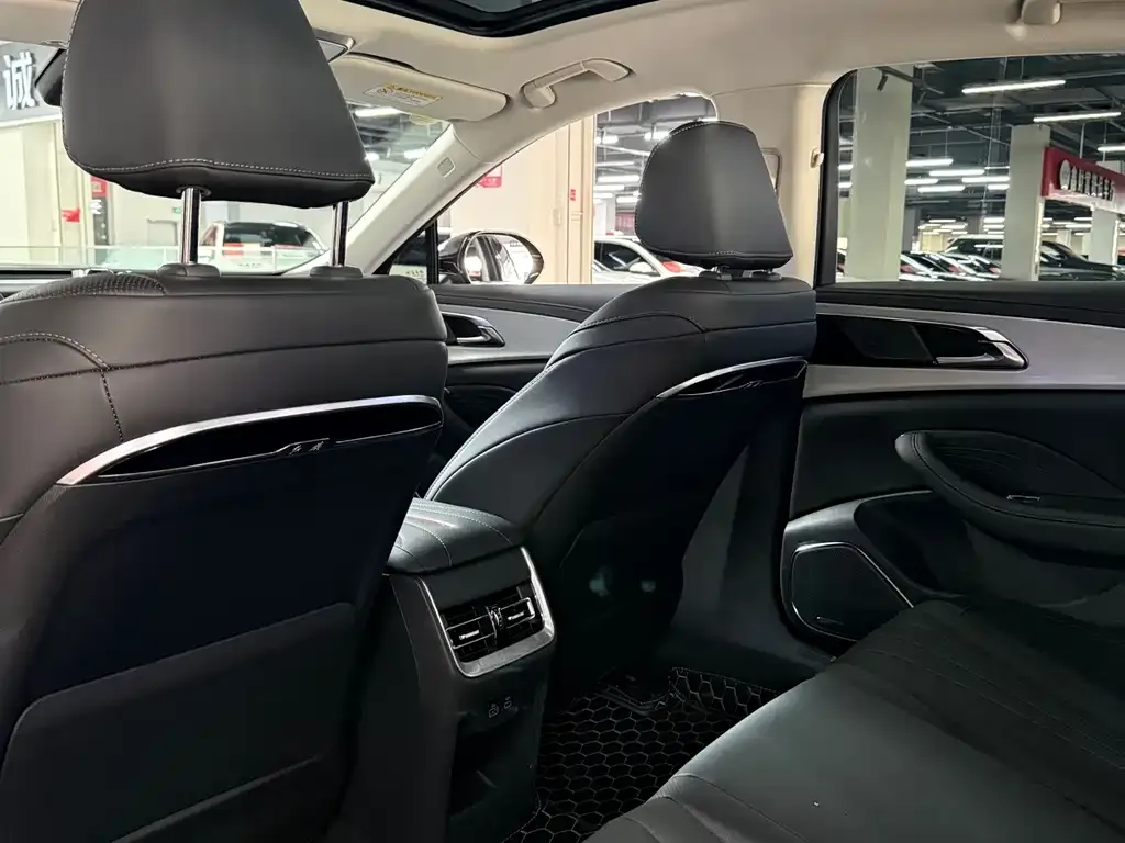 Hongqi H5 2025 из CN, фото 2