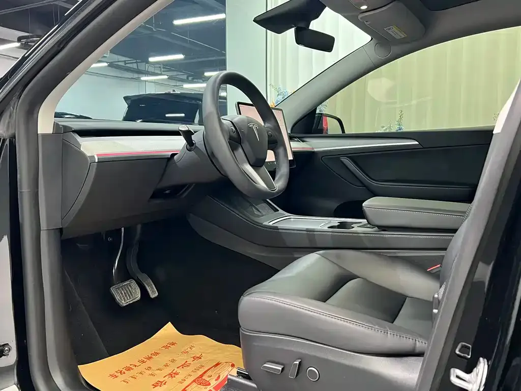 Tesla Model Y — фото 8