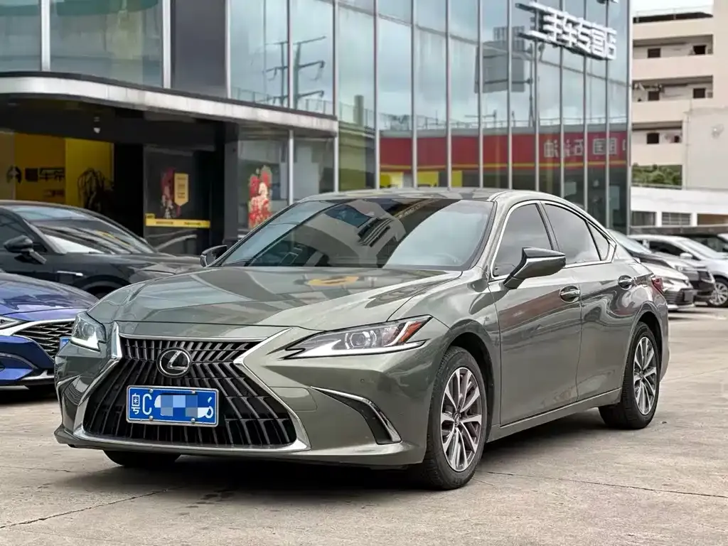 Lexus ES — фото 1