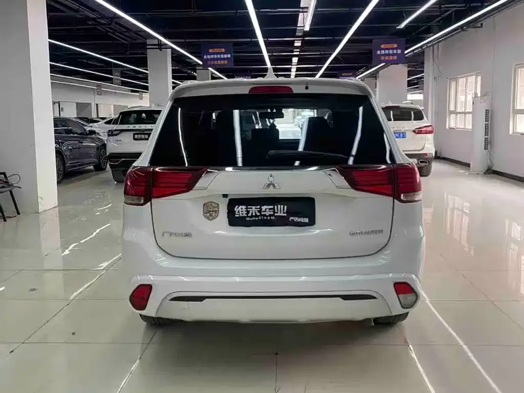 Mitsubishi Outlander — фото 4