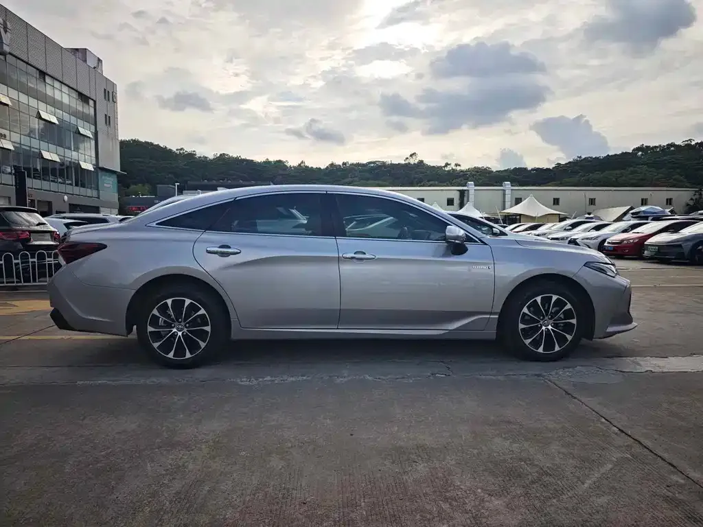 Toyota Avalon — фото 4