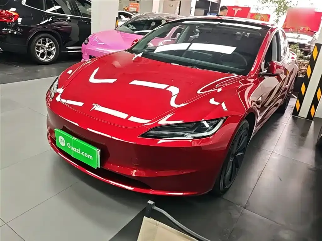 Tesla Model 3 — фото 1
