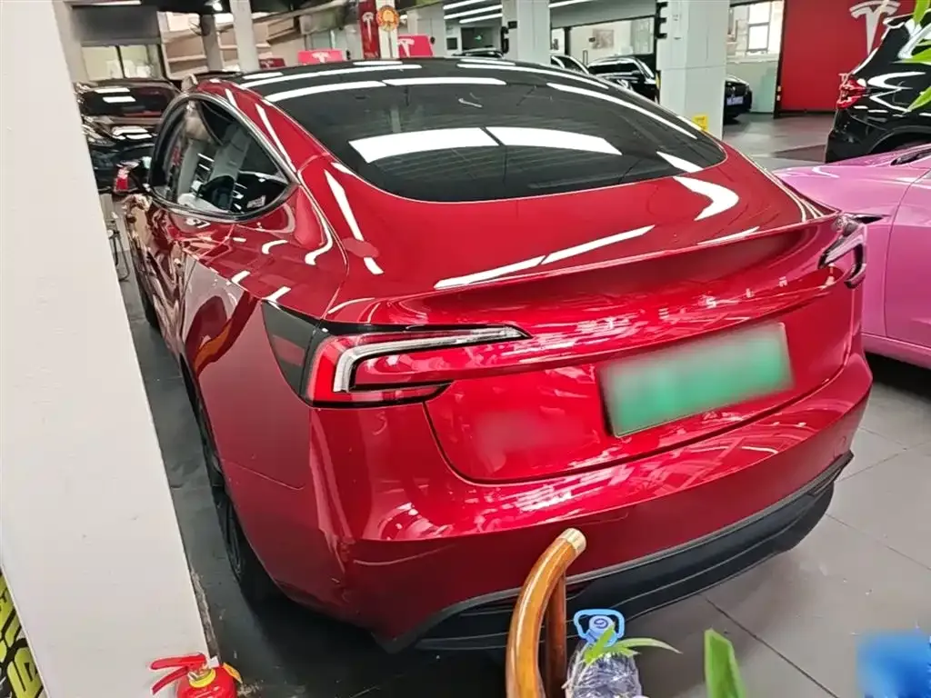 Tesla Model 3 — фото 10