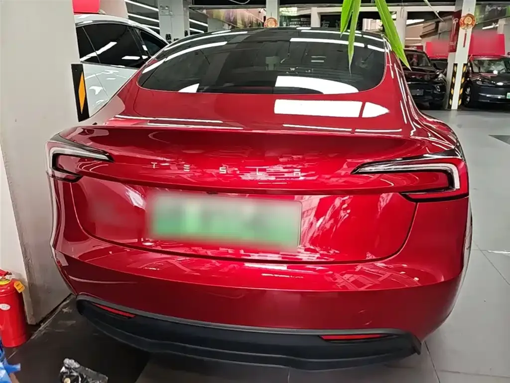 Tesla Model 3 — фото 2