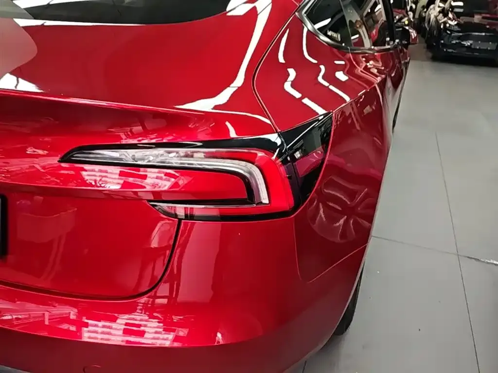 Tesla Model 3 — фото 4
