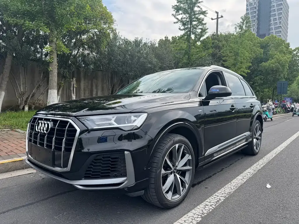 Audi Q7 2023 из CN, фото 1
