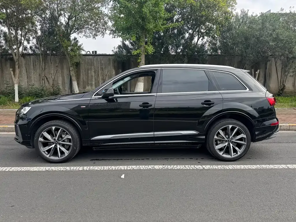 Audi Q7 2023 из CN, фото 4
