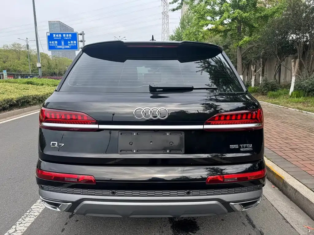Audi Q7 2023 из CN, фото 2
