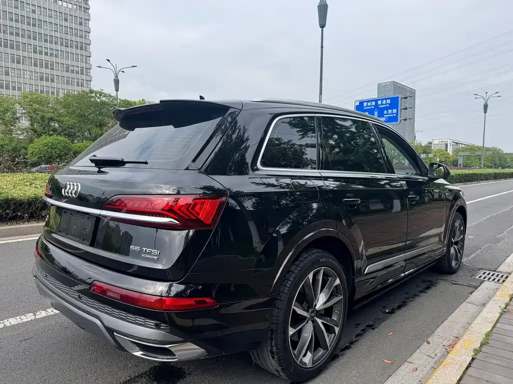 Audi Q7 2023 из CN, фото 6