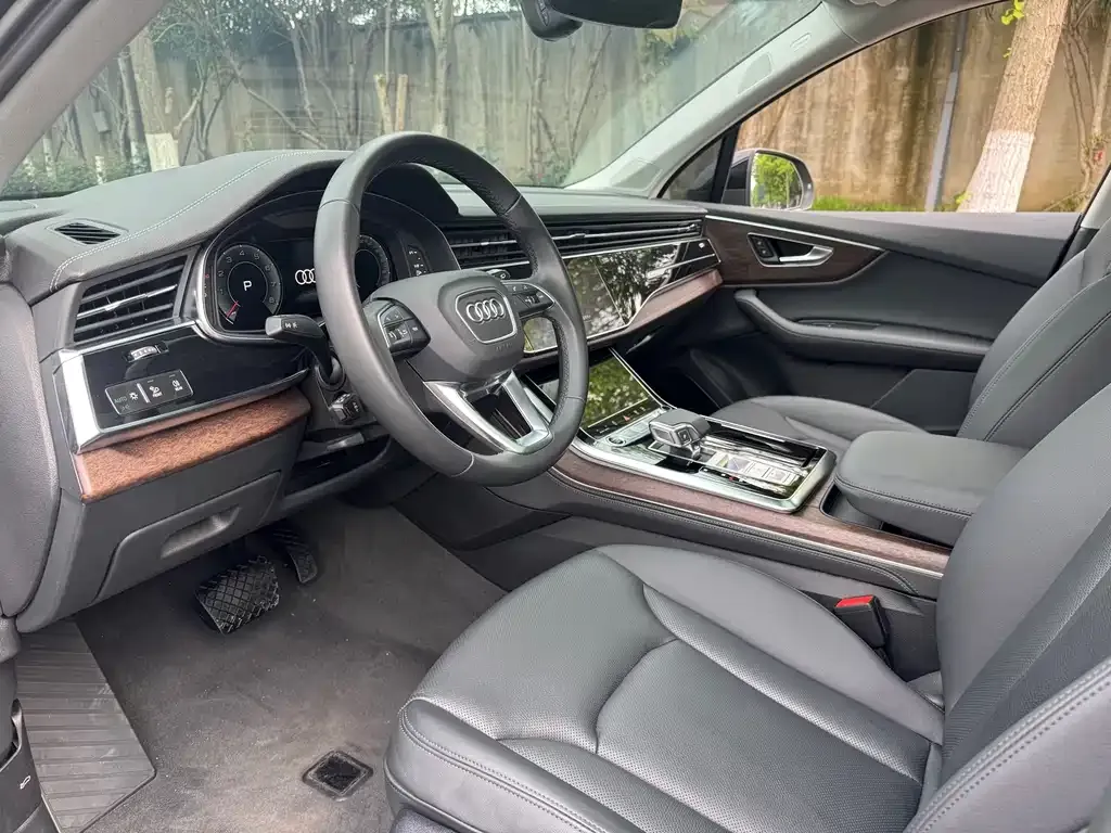 Audi Q7 2023 из CN, фото 7