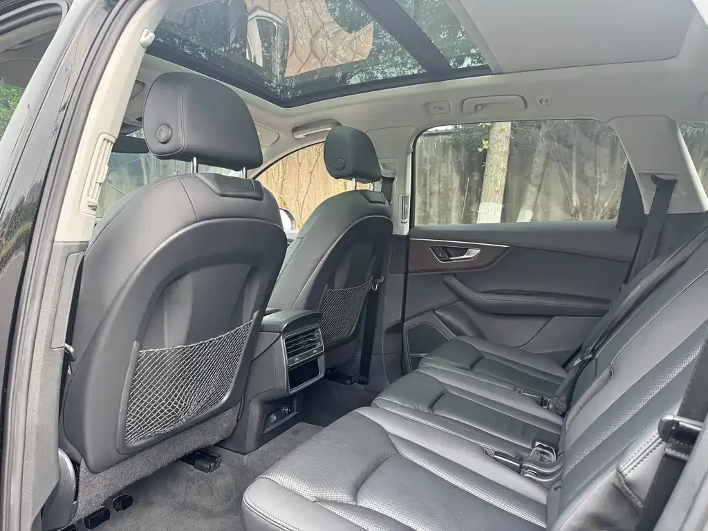 Audi Q7 2023 из CN, фото 8
