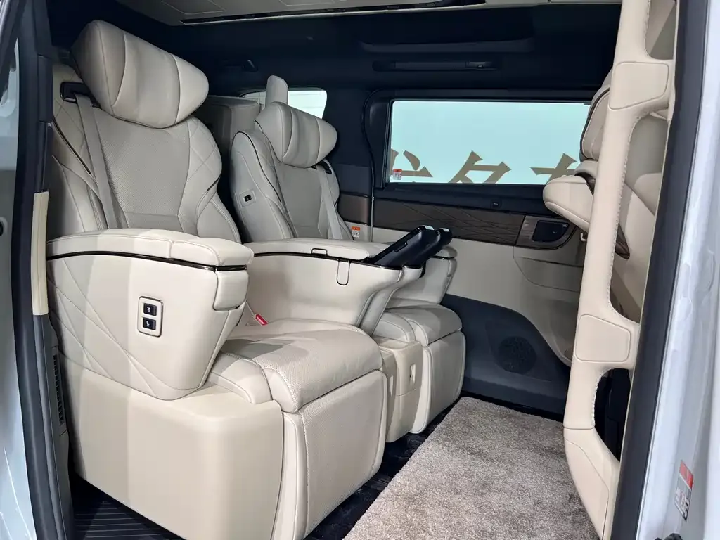Toyota Vellfire — фото 3