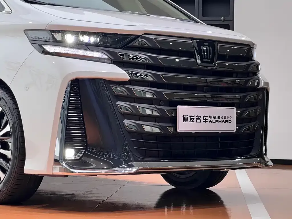 Toyota Vellfire — фото 8