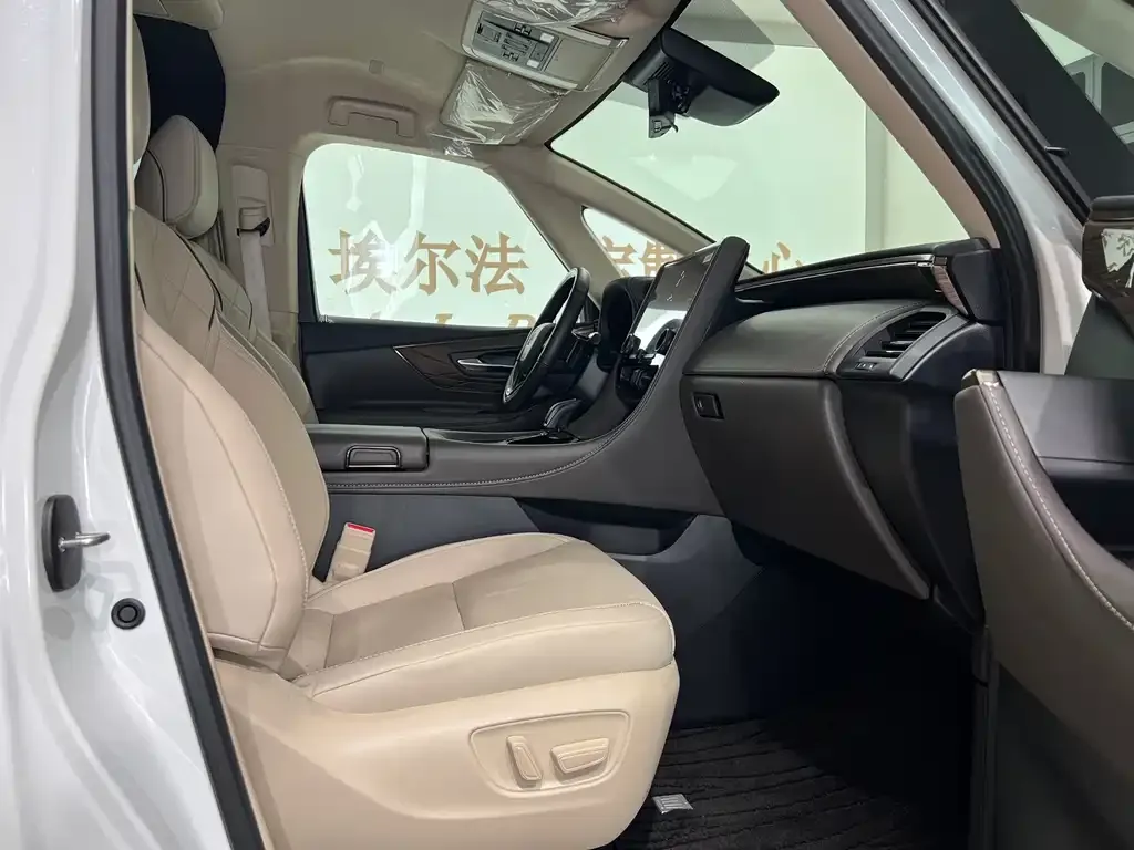 Toyota Vellfire — фото 10