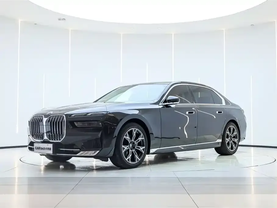 BMW 7 Series — фото 1
