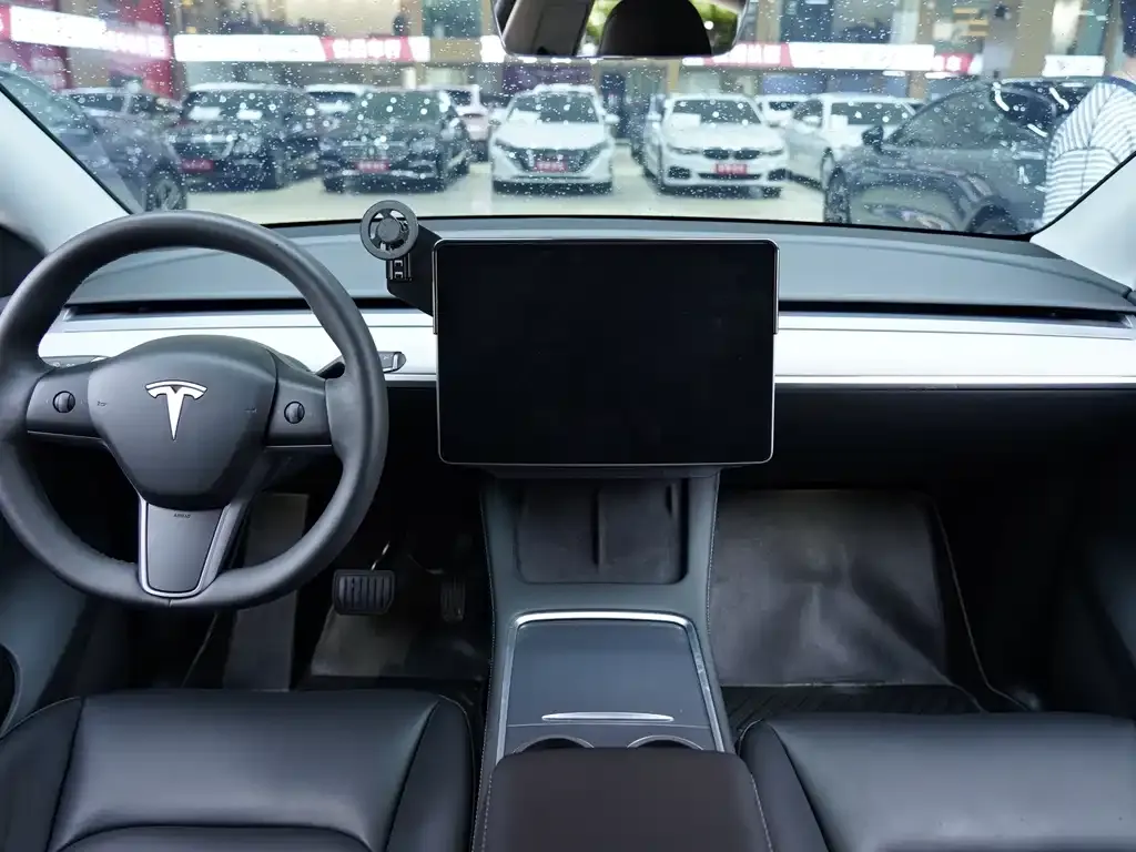 Tesla Model Y — фото 5