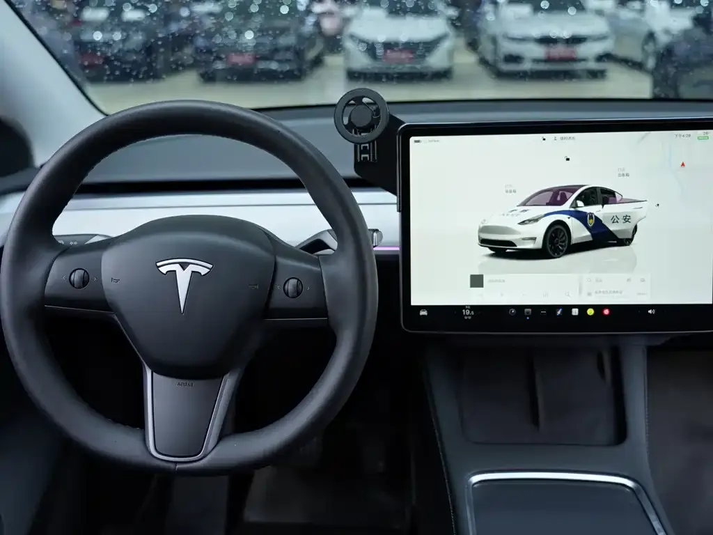 Tesla Model Y — фото 7