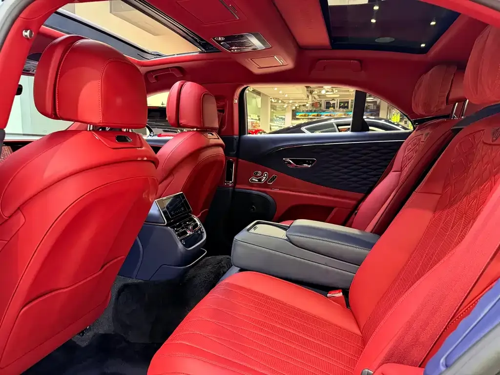 Bentley Flying Spur — фото 3