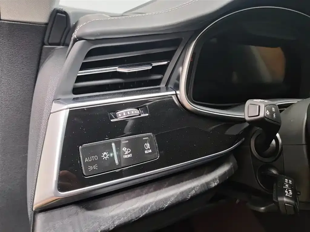 Audi Q8 2025 из CN, фото 7