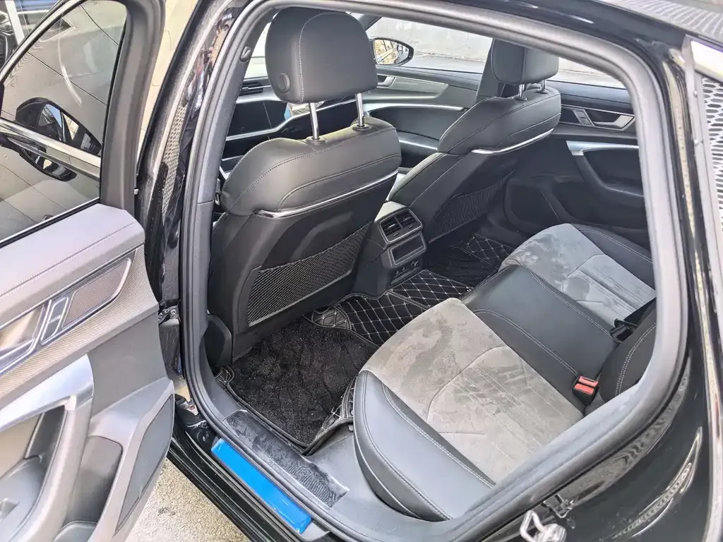Audi A6L 2023 из CN, фото 3