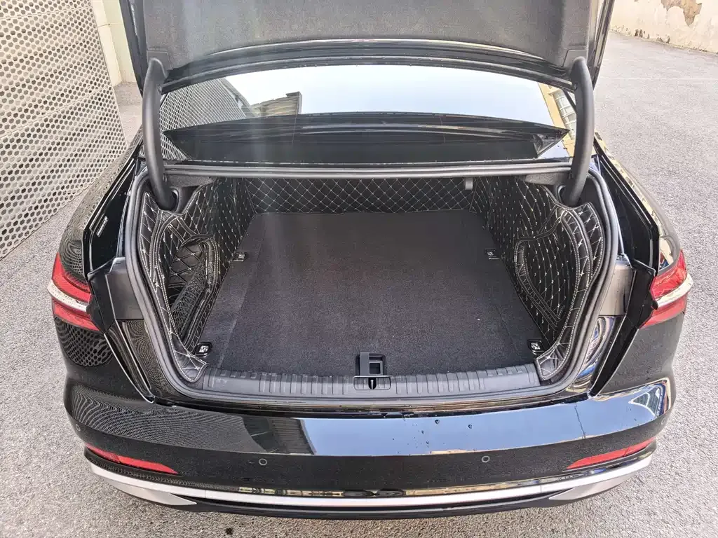 Audi A6L 2023 из CN, фото 6